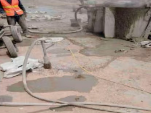 邹平水泥混凝土路面板底注浆技术 路面脱空注浆整治方案