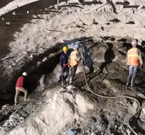 邹平拱顶带模注浆料的施工流程及注意事项